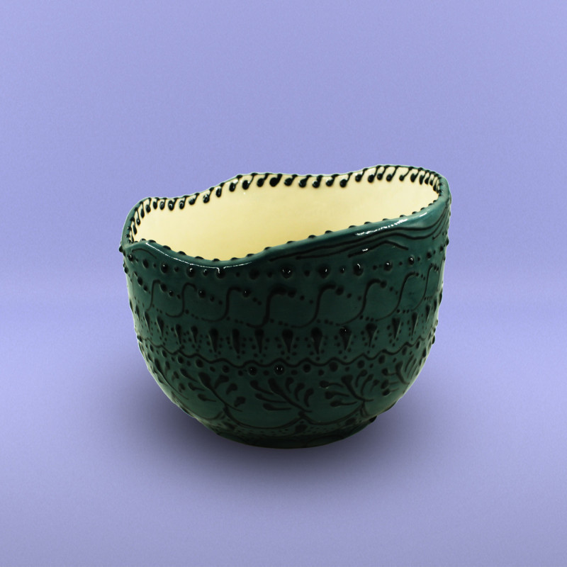 Qabartma boya ilə işlənmiş dibçək